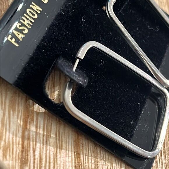 NWT Fashion Earrings Rectangular Hoop Earrings - Silver tone - Picture 4 of 5
